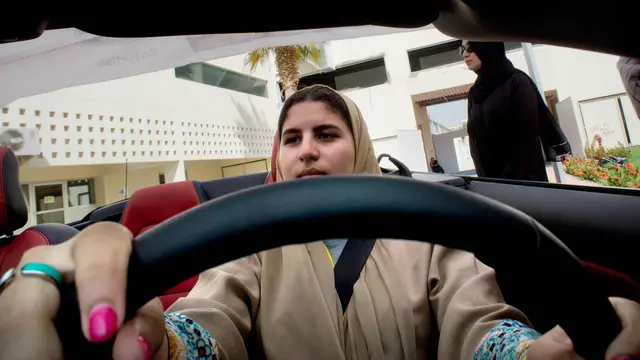 Wanita Arab Saudi Mengemudi