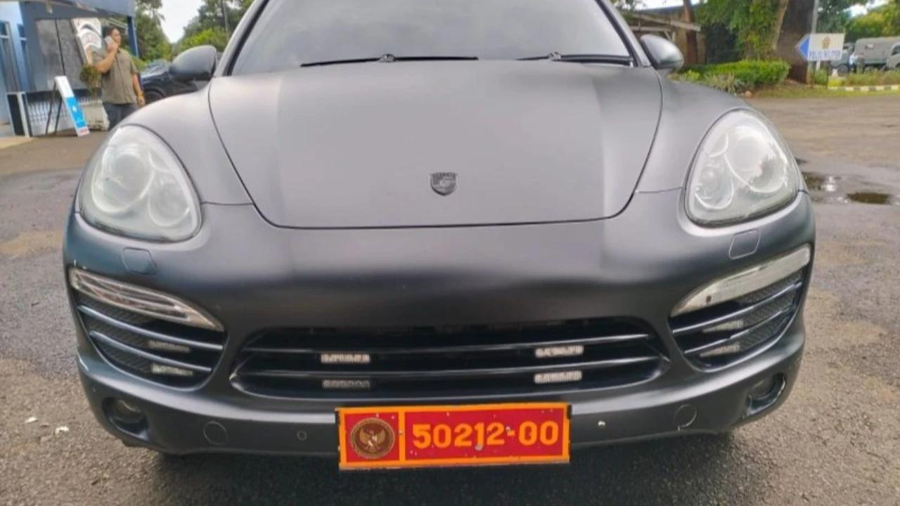 Polisi Selidiki Porsche Cayenne Berpelat Dinas Kemhan di Bandara Halim