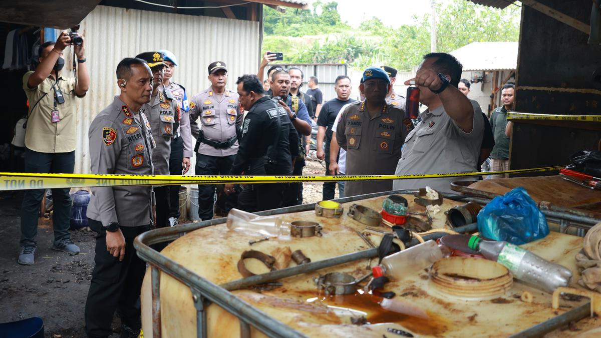 Polisi Gerebek Tiga Gudang Penimbunan di Lampung, Amankan 203 Ribu Liter Solar Ilegal