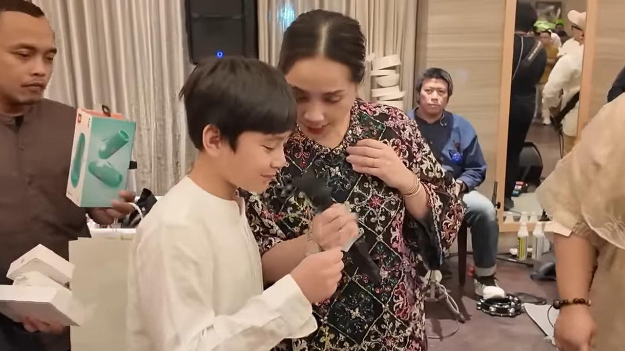 Nagita Slavina Kaget Rafathar Menang Undian Doorprize THR Untuk Karyawan Rans, Apa Hadiahnya?