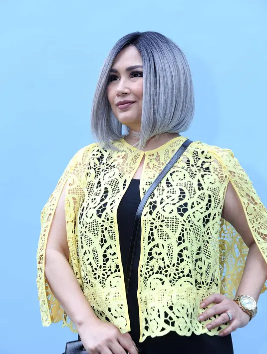 "Ini saya lakukan untuk mensiasati umur yang enggak muda lagi. Semua orang ingin terlihat muda, banyak cara, kalau saya lebih ke penampilan," ujar yang usianya 49 tahun ini. (Nurwahyunan/Bintang.com)