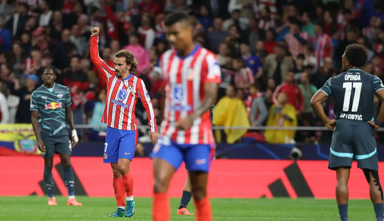 Atletico Madrid menyamakan kedudukan di menit ke-28 lewat gol Antoine Griezmann. Skor imbang 1-1 bertahan hingga turun minum. (Thomas COEX/AFP)