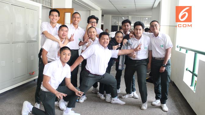 Suasana akrab teman-teman Alfaro saat akan berpisah dengannya karena akan melaksanakan Diklat Paskibraka 2019 selama sebulan (Foto: Liputan6.com/Sammy 'Azmi)