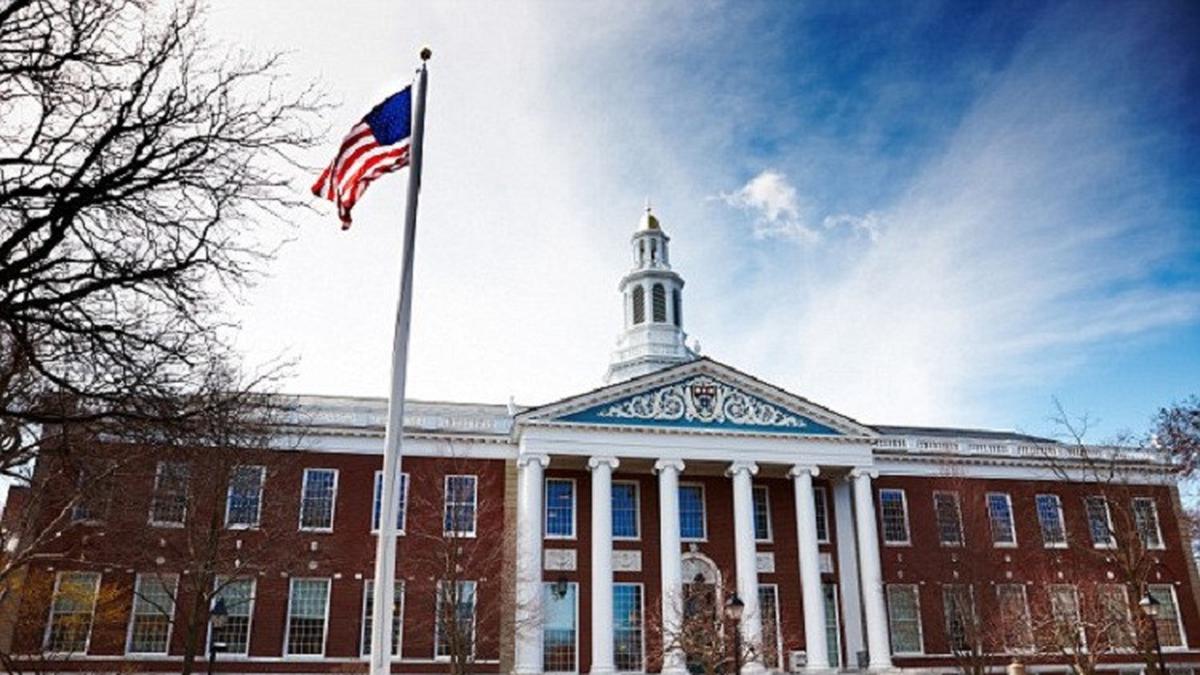 Harvard University Gratiskan Mahasiswa yang Keluarganya Berpendapatan Kurang dari USD100,000