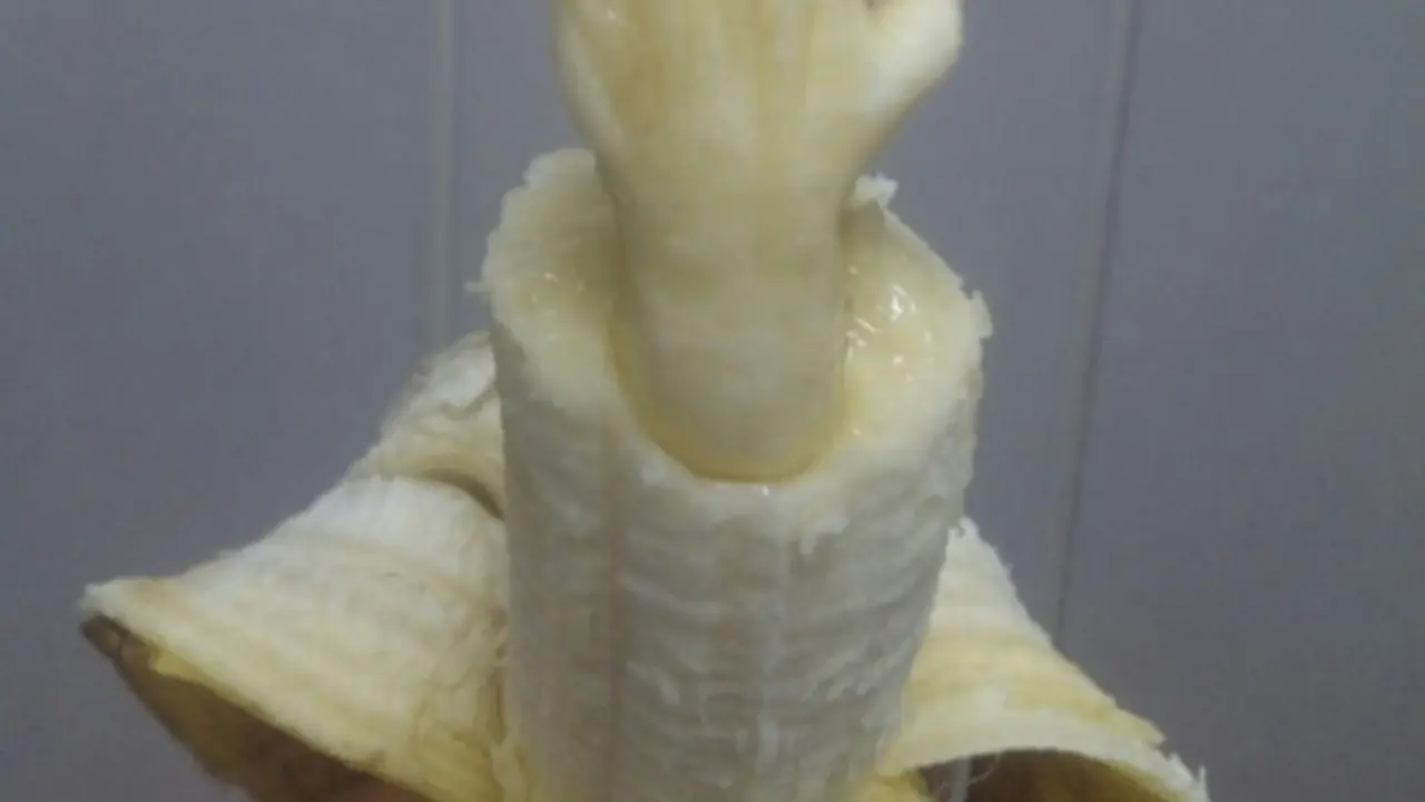 Unik! Bukan di Kayu, 9 Ukiran Ini Dilakukan di Buah Pisang
