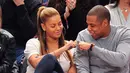 Jay-Z menerima Bmbardier Challenger 850 sebagai hadiah Hari Aya dari istrinya, Beyonce. (BET.com)