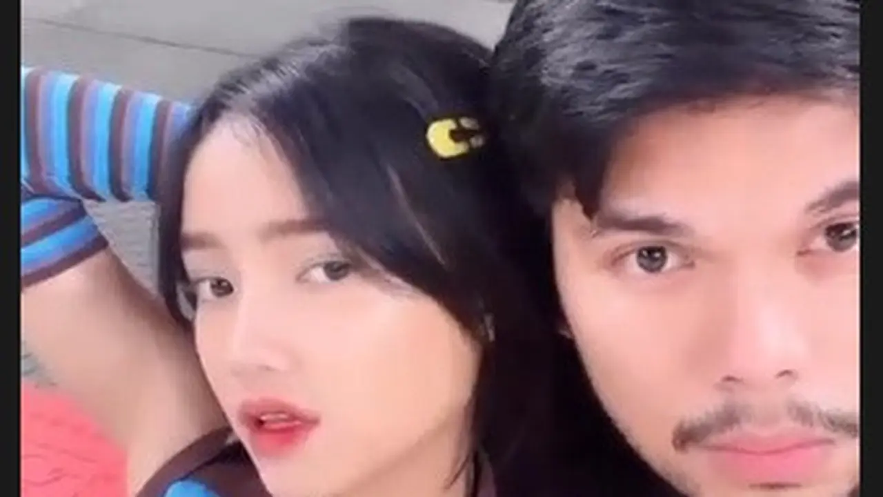 Fuji dan Thariq Halilintar nonton bareng konser Billie Eilish di Singapura (Foto: Instagram fuji_an)
