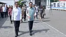 Presiden Joko Widodo bersama Sri Sultan Hamengkubuwono X berjalan di Keraton Yogyakarta, Jumat (28/9). Kedatangan Jokowi dalam rangka mempererat silaturahmi dengan Gubernur DIY. (Liputan6.com/HO/Biropers)