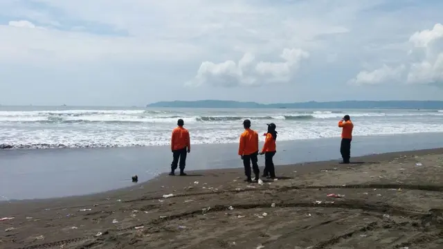 Ilustrasi - Pencarian korban tenggelam laut selatan. (Foto: Liputan6.com/Basarnas/Muhamad Ridlo)