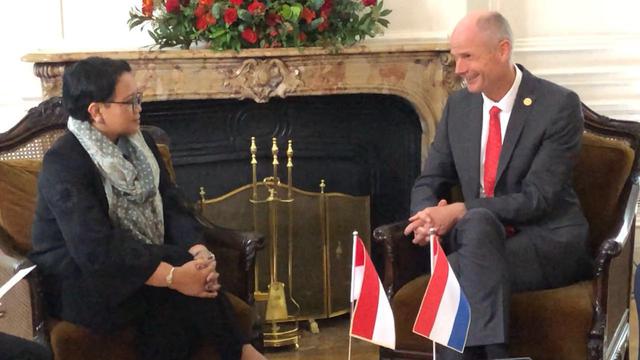Menteri Luar Negeri RI Retno Marsudi dan Menteri Luar Negeri Belanda Stef Blok dalam pertemuan bilateral di sela-sela pertemuan antar menlu negara G20 di Buenos Aires (20/5) (Kemenlu RI)