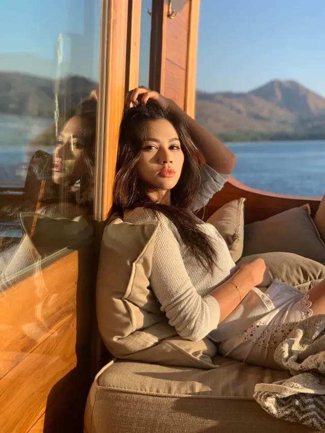 6 Momen Mewah Adinda Bakrie Liburan di Labuan Bajo