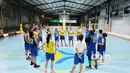 Tim Basket Merpati Bali usai melakukan sesi latihan tim di Futsal Hut, Asaba Arena, Jumat (20/1/2017).  (Bola.com/Nicklas Hanoatubun)