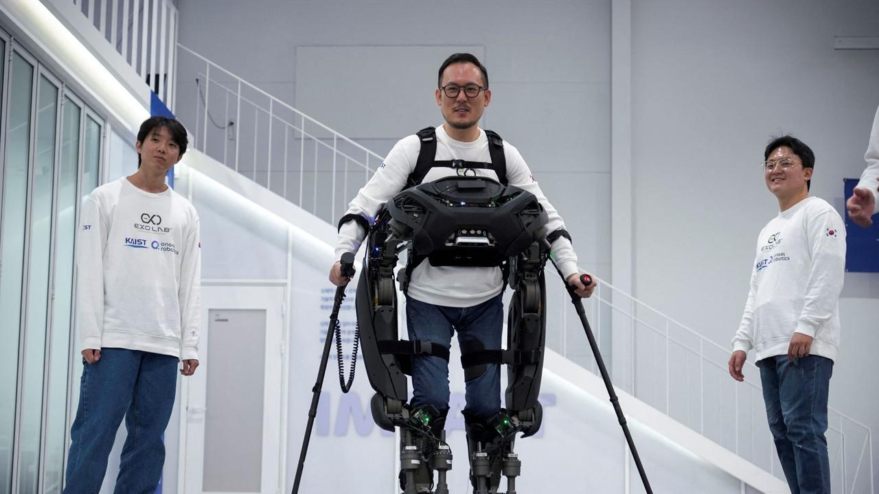 Robot Iron Man buatan Korea Selatan untuk bantu penderita lumpuh bisa berjalan