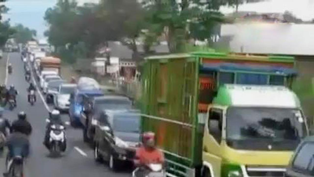 H-3, Jalur Nagreg Macet Belasan Kilometer