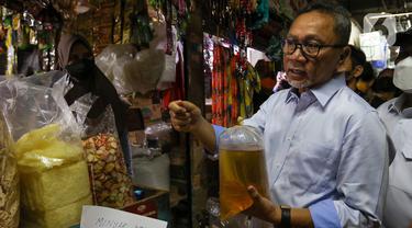 FOTO: Jelang Idul Adha, Menteri Perdagangan Zulkifli Hasan Pantau Harga Bahan Pokok di Pasar Cibubur