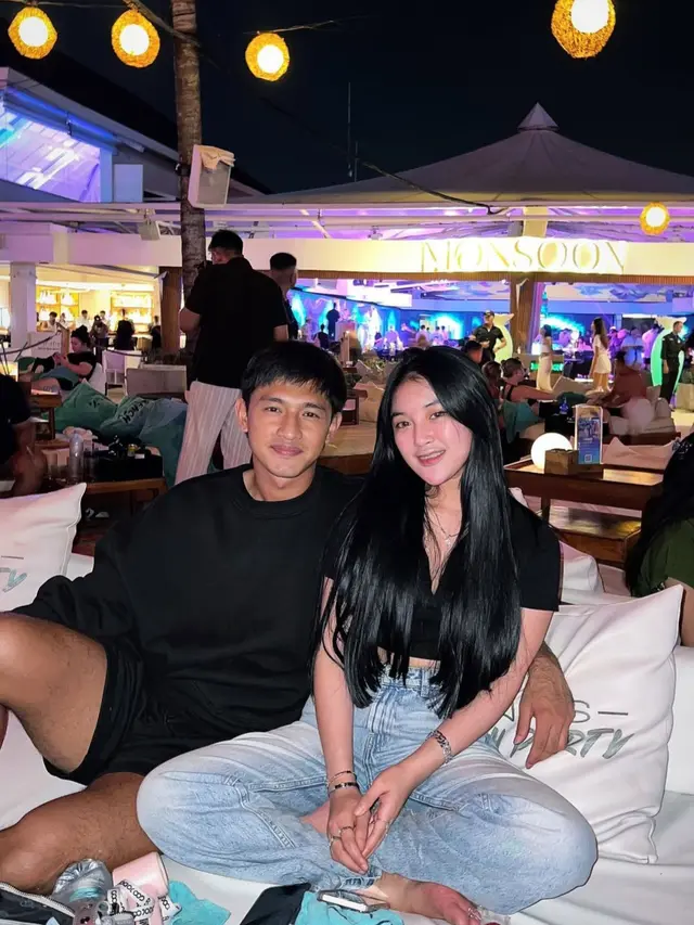 Almira Juanita dan Hanis Sagara