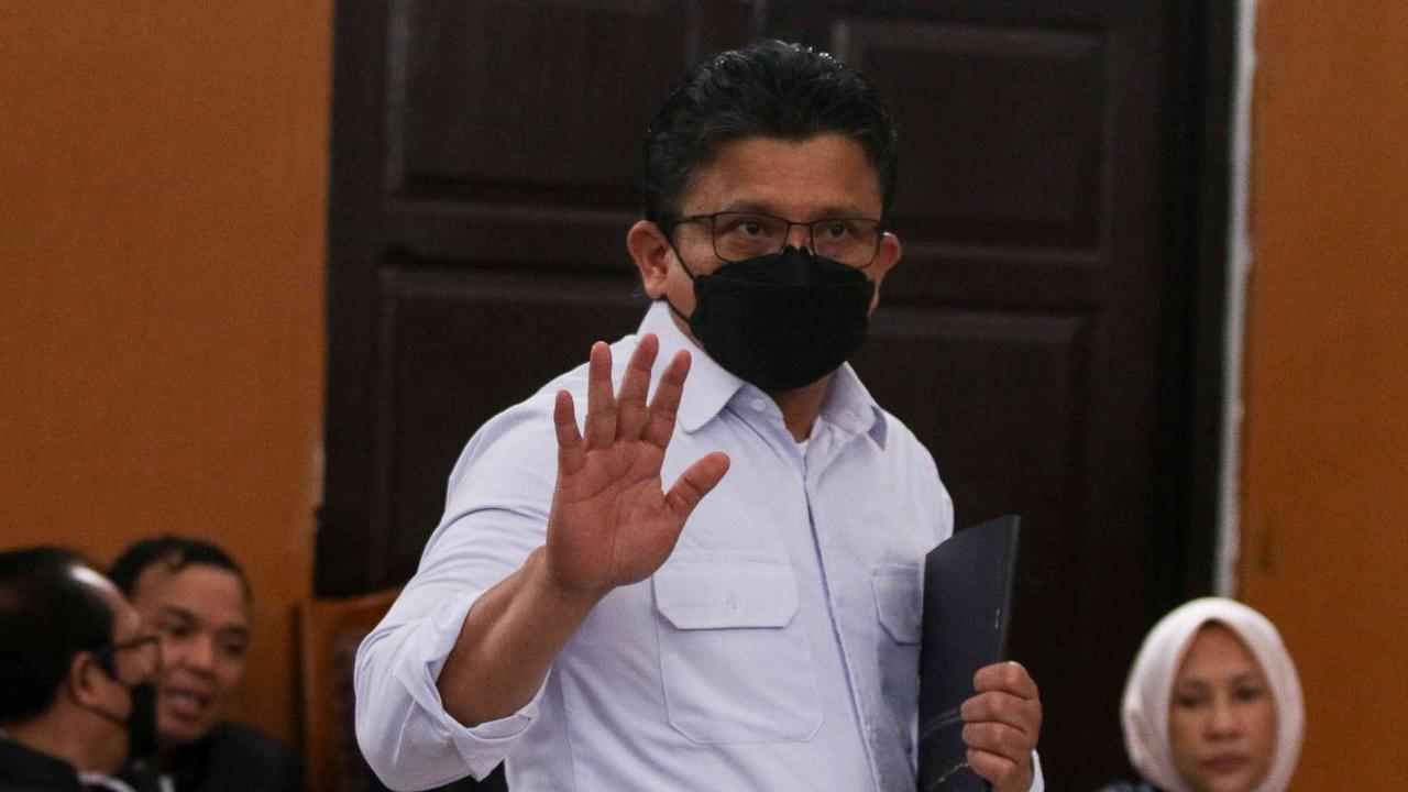 Dia menilai, penegakan hukum yang telah tebang pilih tersebut sudah meresap di semua lini aparat penegak hukum yang ada di Indonesia.