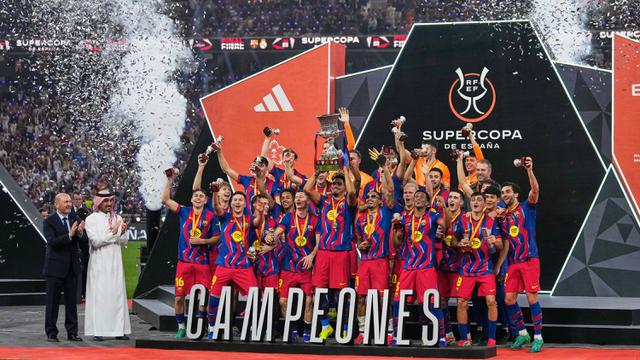 Foto: Suka Cita Para Pemain Barcelona setelah Meraih Gelar Back-to-Back Piala Super Spanyol