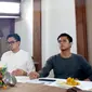 Pengamat gadget Romi Hidayat, Product Marketing Samsung Mobile Irfan Rinaldi, dan Tech Vlogger Putu Reza di acara Capture Like a Pro Bersama Samsung Galaxy J7+ di Jakarta, Rabu (1/11/2017). (Liputan6.com/Agustin Setyo Wardani)