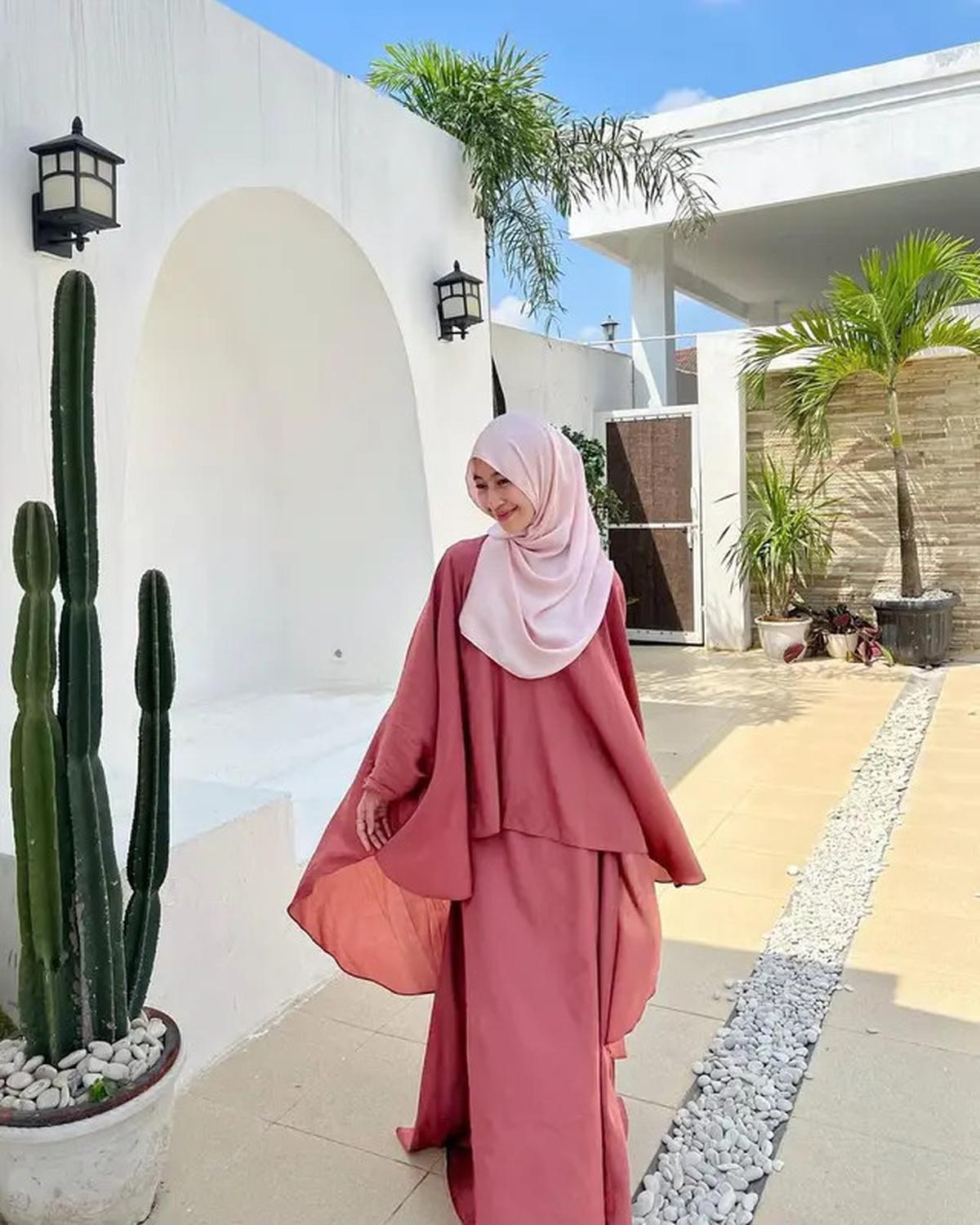 Potret Adiba Khanza Istri Egy Maulana Pakai Rok, Referensi Gaya Anggun di Usia 25-an