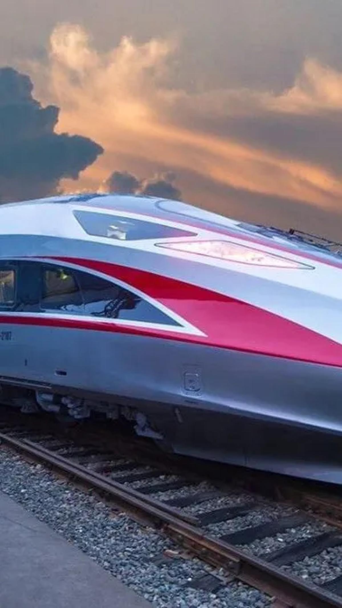 4. Kereta Cepat Whoosh!