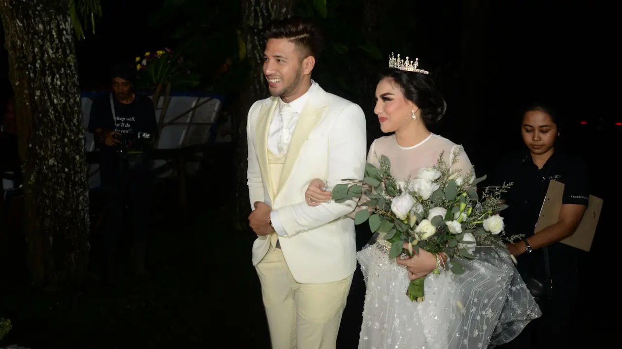 [Fimela] Resepsi Pernikahan Ammar Zoni dan Irish Bella