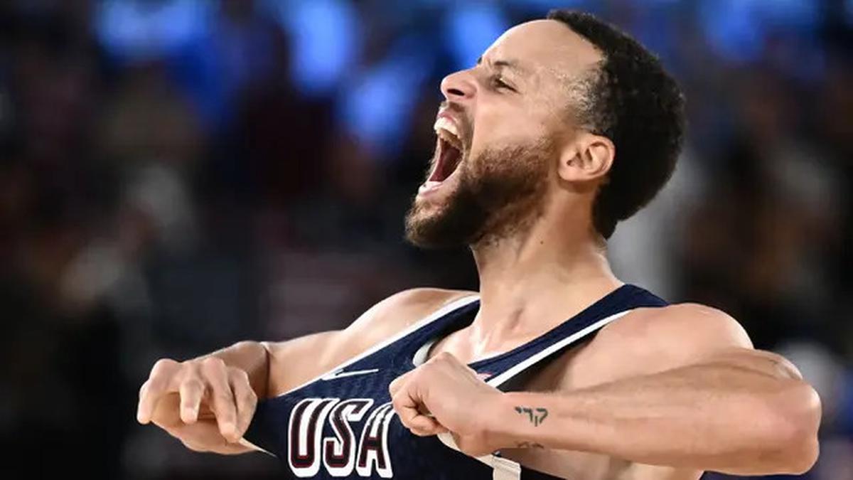 LeBron James Jawab Pertanyaan Soal Peluang Main Setim Lagi dengan Stephen Curry