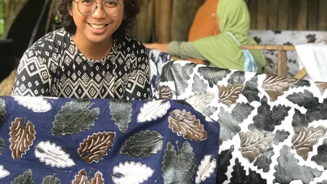 Achmad Nur Hasim, pemilik usaha Kekean Wastra Gallery, kain tenun Endek Bali