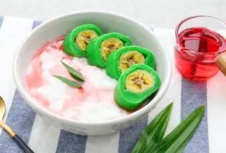 Es pisang ijo, hidangan khas Makassar yang cocok untuk menu di bulan Ramadhan./copyright Freepik
