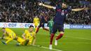 Karim Benzemaa membawa Prancis unggul 4-0 saat laga babak kedua berjalan 10 menit. Sontekan kaki kanannya bersarang di gawang Kazakhstan usai meneruskan umpan Theo Hernandez. (AP/Michel Euler)