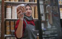 FOTO: Jelang Lebaran, Produsen Kue Kering Banjir Pesanan