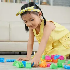 Strategi sederhana menjaga waktu istirahat anak tetap teratur dan sehat selama liburan. (Foto: pressfoto/Freepik)