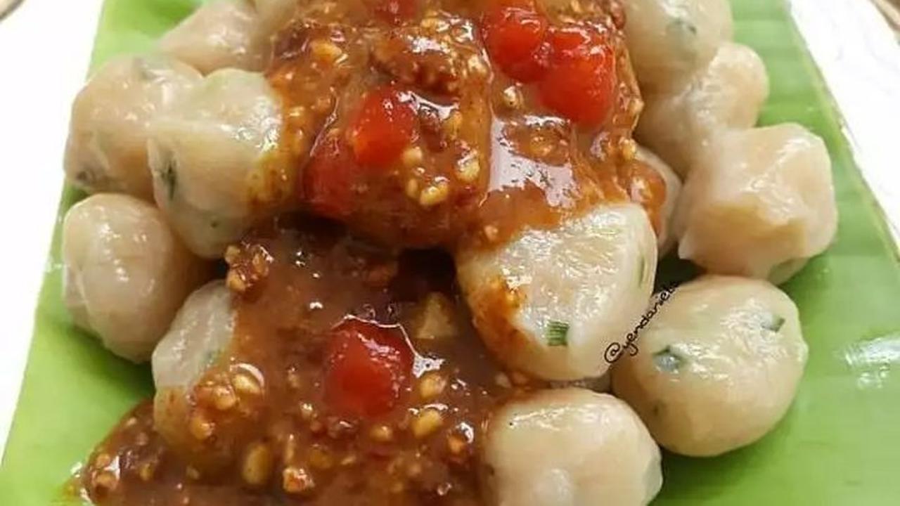 <b>1. Cilok Bumbu Kacang Bandung</b>