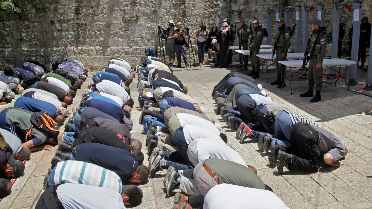 Usai Tragedi Penembakan Polisi, Masjid Al-Aqsa Kembali Dibuka