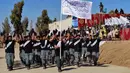 Pasukan Taliban yang baru direkrut menunjukkan keterampilan mereka saat upacara kelulusan di Pusat Pelatihan Polisi Nasional Abu Dujana, Kandahar, Afghanistan, 9 Februari 2022. (Javed TANVEER/AFP)