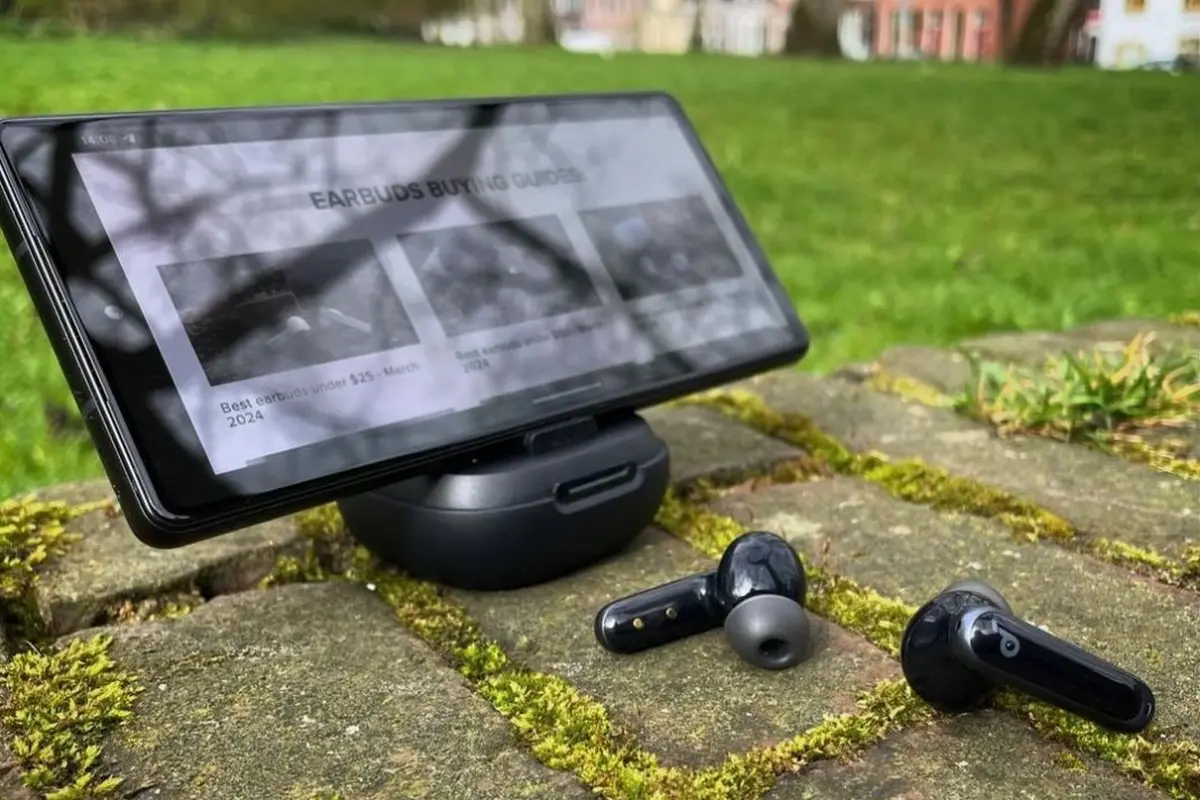 Wireless Earbuds hingga Headband terbaru