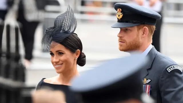 Senyum Memesona Meghan Markle Saat Hadiri Peringatan 1 Abad RAF