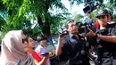 Kedatangan Ratu Rita untuk menjenguk Akil Mochtar di Rumah Tahanan (Rutan) KPK. Jakarta, (1/7/14) (Liputan6.com/Faisal R Syam)