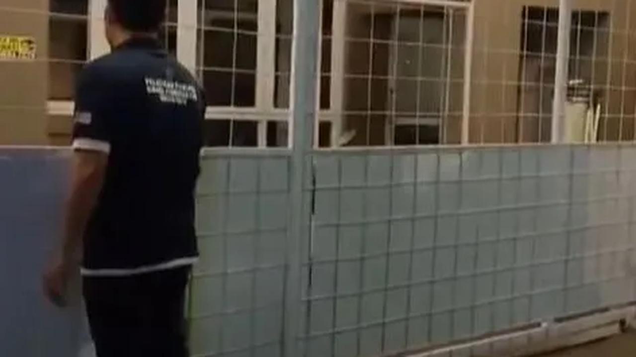 "Kalau di luar untuk catatan rekam medik, boleh asal dilakukan atas izin keluarga. Yang jadi masalah sekarang, itu izin atau tidak. Kami akan melakukan penelusuran," kata dia.<br>