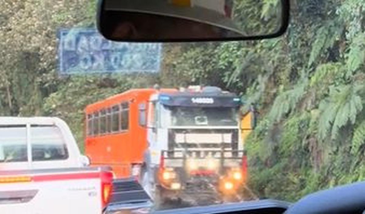 Terdapat beberapa pilihan untuk bisa sampai ke Grasberg di antaranya dengan menggunakan bus maupun trem (kereta gantung).
