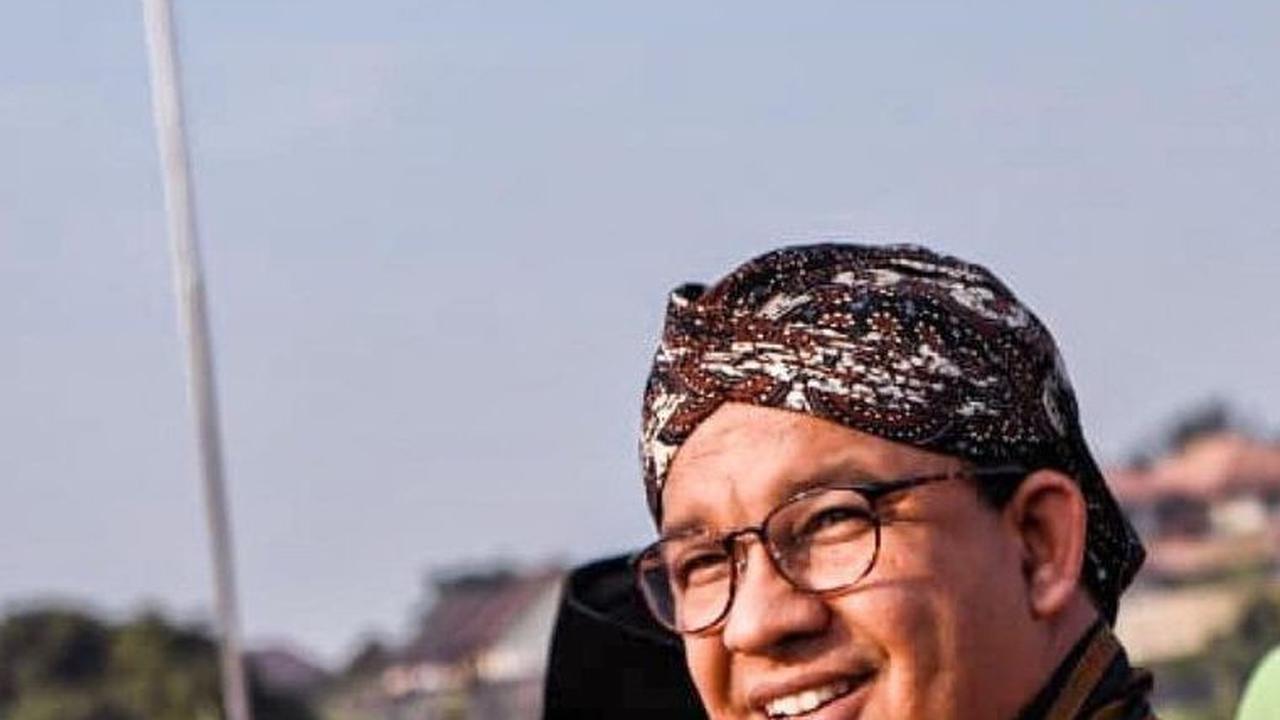 Momen Pak RT Pukul KO Anies Baswedan Hingga Nyebur ke Sungai, Bikin Warga yang Lihat Ngakak