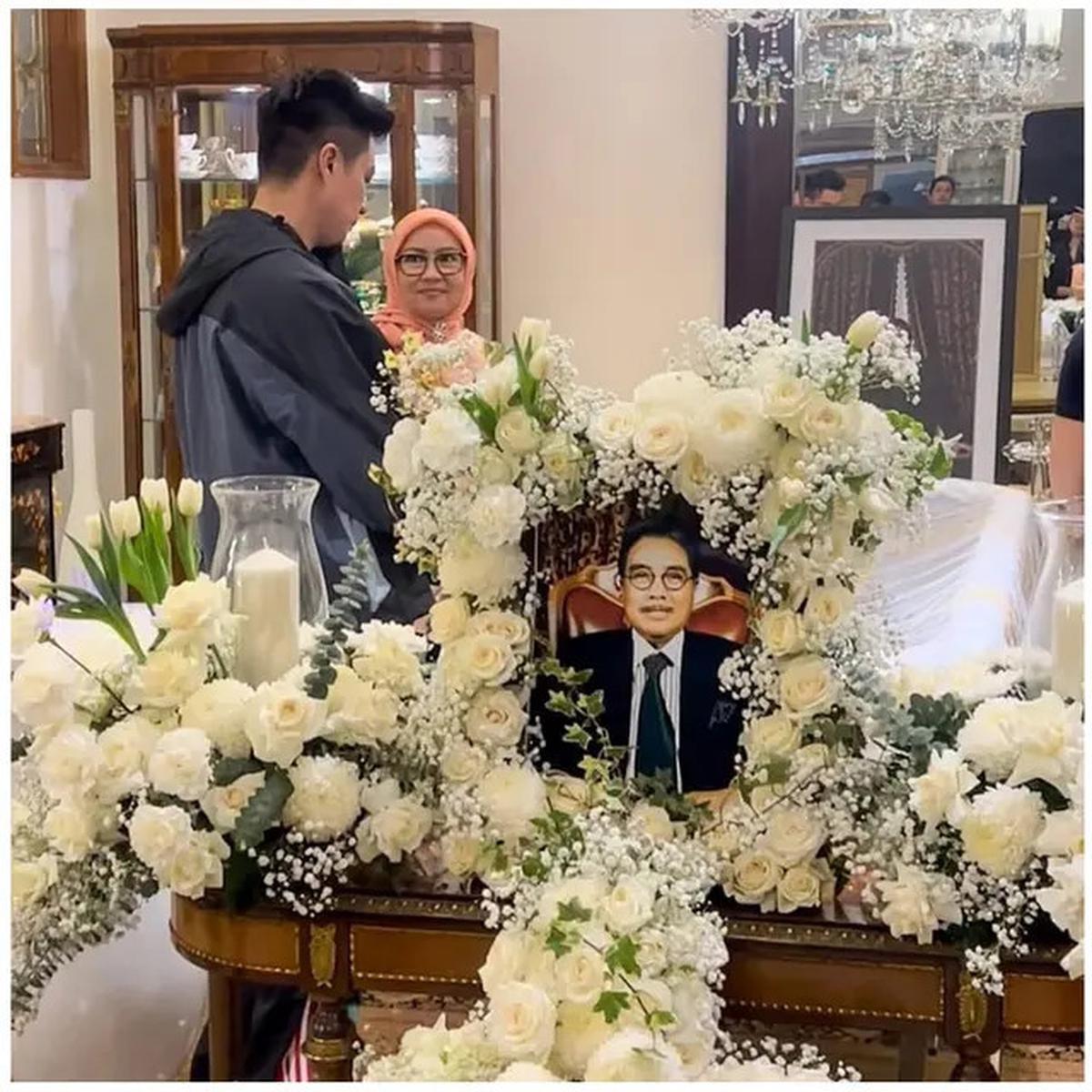 6 Potret Baim Wong Melayat Hotma Sitompul, Tetap Hadir Usai Sidang Perceraian
