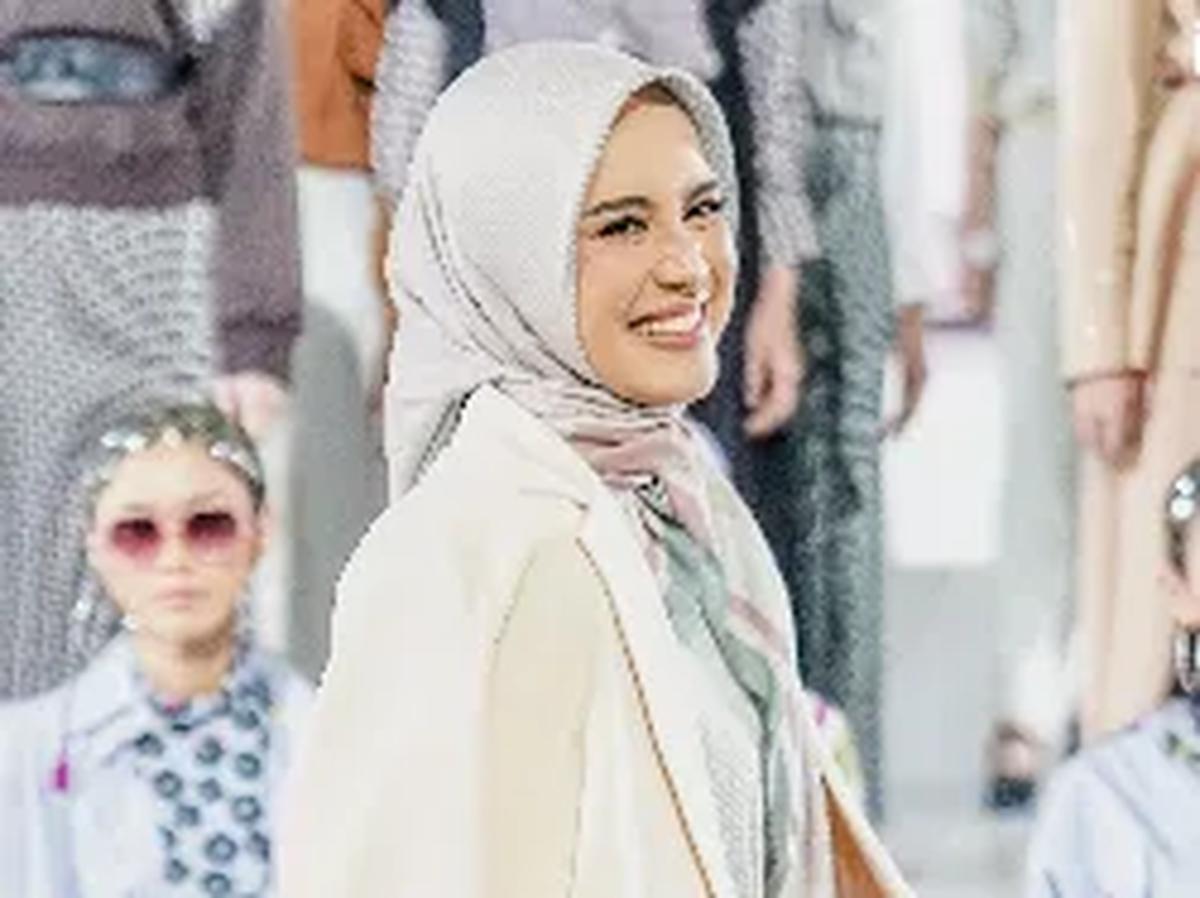 "Ibu saya diperkarakan karena si Pak Soleh ini menipu banyak orang," terangnya.&nbsp;<br>
