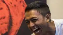 Pesepak bola, Febri Hariyadi tertawa saat peluncuran Nike Born Mercurial 360 di Fisik Football, Jakarta, Rabu (7/3/2018). Nike merilis model terbaru Nike Mercurial Superfly dan Vapor 360. (Bola.com/Vitalis Yogi Trisna)