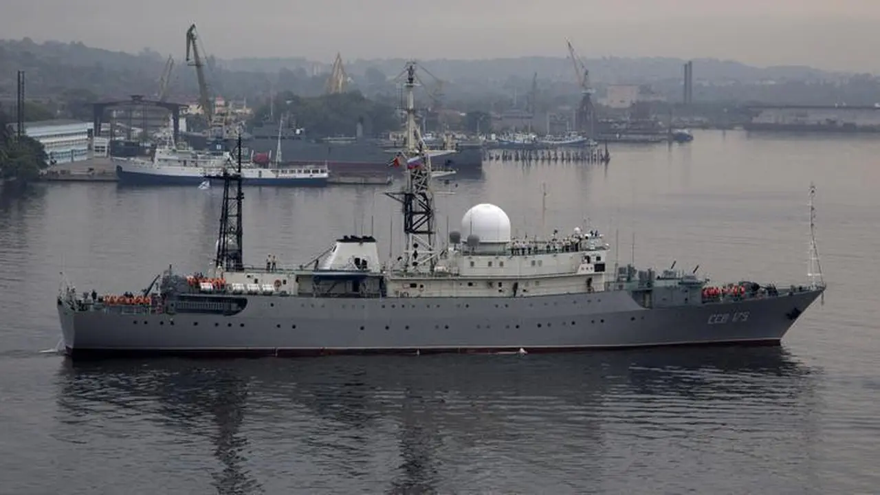 Kapal Leonov milik Rusia