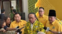 Politisi senior Golkar Muhidin Mohamad Said di Kantor DPP Partai Golkar, Jakarta Barat, Sabtu (18/10/2025). (Liputan6.com/Nanda Perdana Putra)