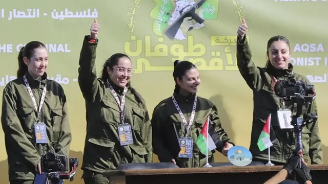 Empat tentara perempuan Israel yang ditahan di Jalur Gaza sejak serangan 7 Oktober 2023 dibebaskan oleh Hamas pada Sabtu (25/1/2025), sebagai bagian dari kesepakatan gencatan senjata dan pertukaran sandera dengan tahanan Palestina.