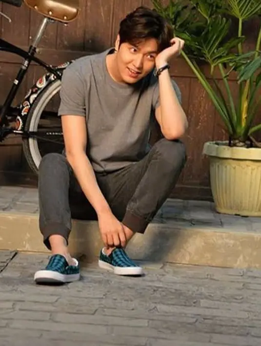 Bersama Jun Jin Hyun, Minho sangat berantusias bisa berpartisipasi di serial drama yang mengisahkan putri duyung ini. (Instagram/leeminho_87)