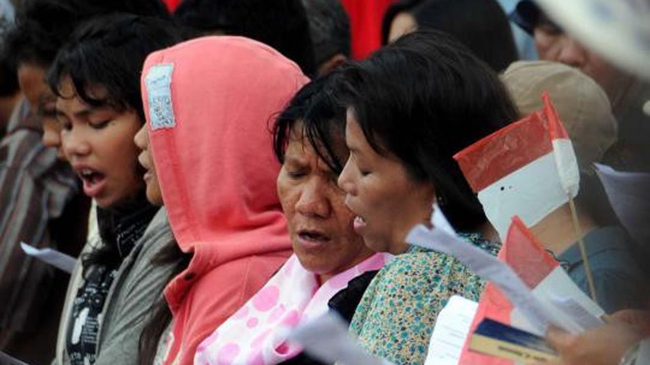 Jemaat GKI &amp; HKBP Natalan di depan Istana Presiden