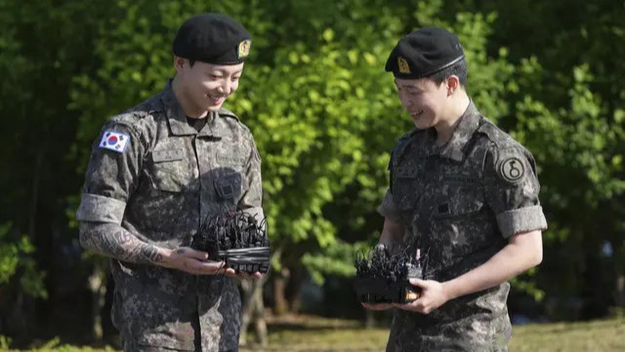 Jimin dan Jungkook BTS Tuntaskan Wajib Militer, Sapa ARMY hingga Kagok Hadapi Kamera